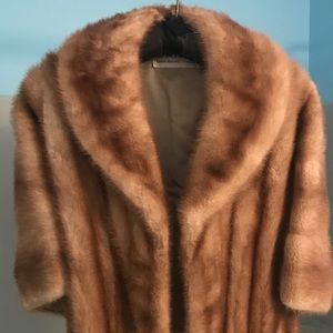 Vintage women's mink stole with vinatge lining!